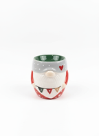 Quemador gnomo navideño con fondo blanco