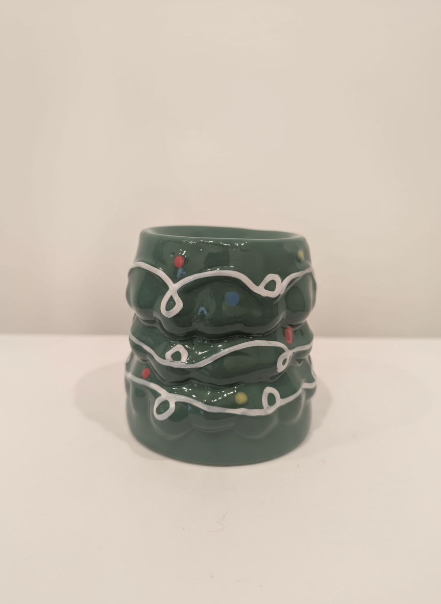 Quemador navideño con fondo blanco